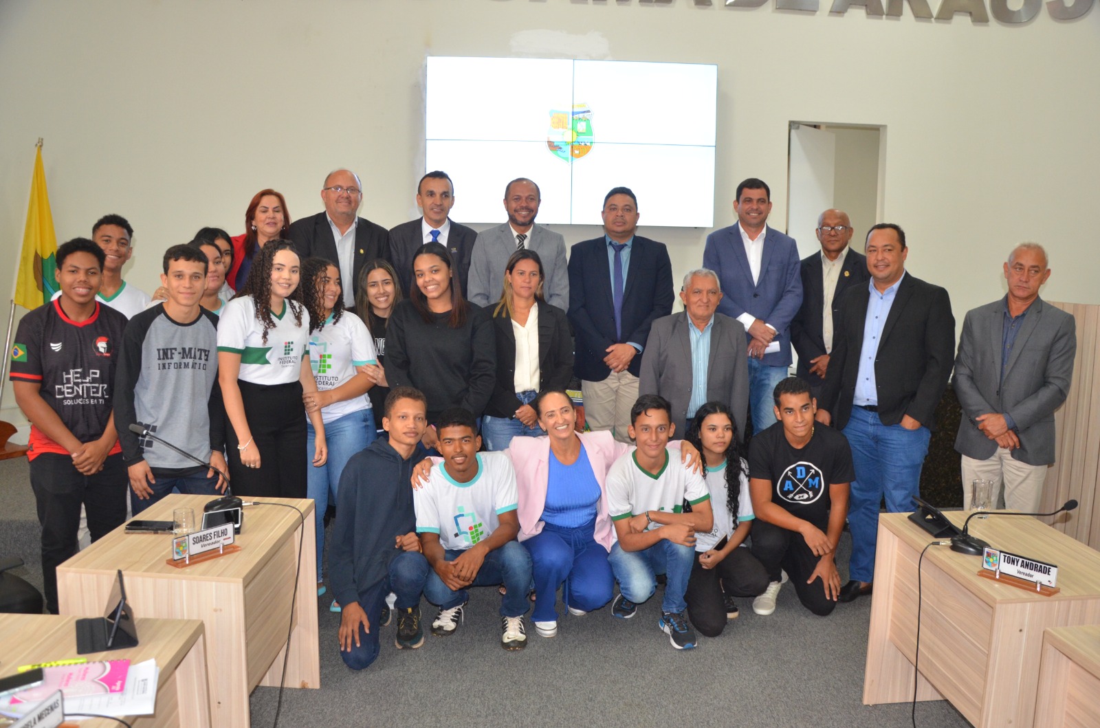 Câmara Municipal realiza 6ª sessão ordinária e recebe visita de alunos e coordenação do IFTO 