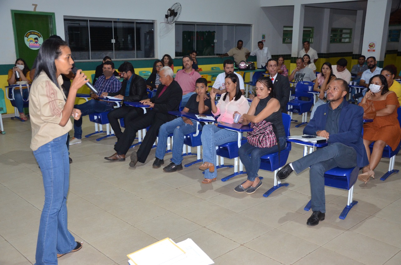 Secretária Municipal da Educação, Helane Dias