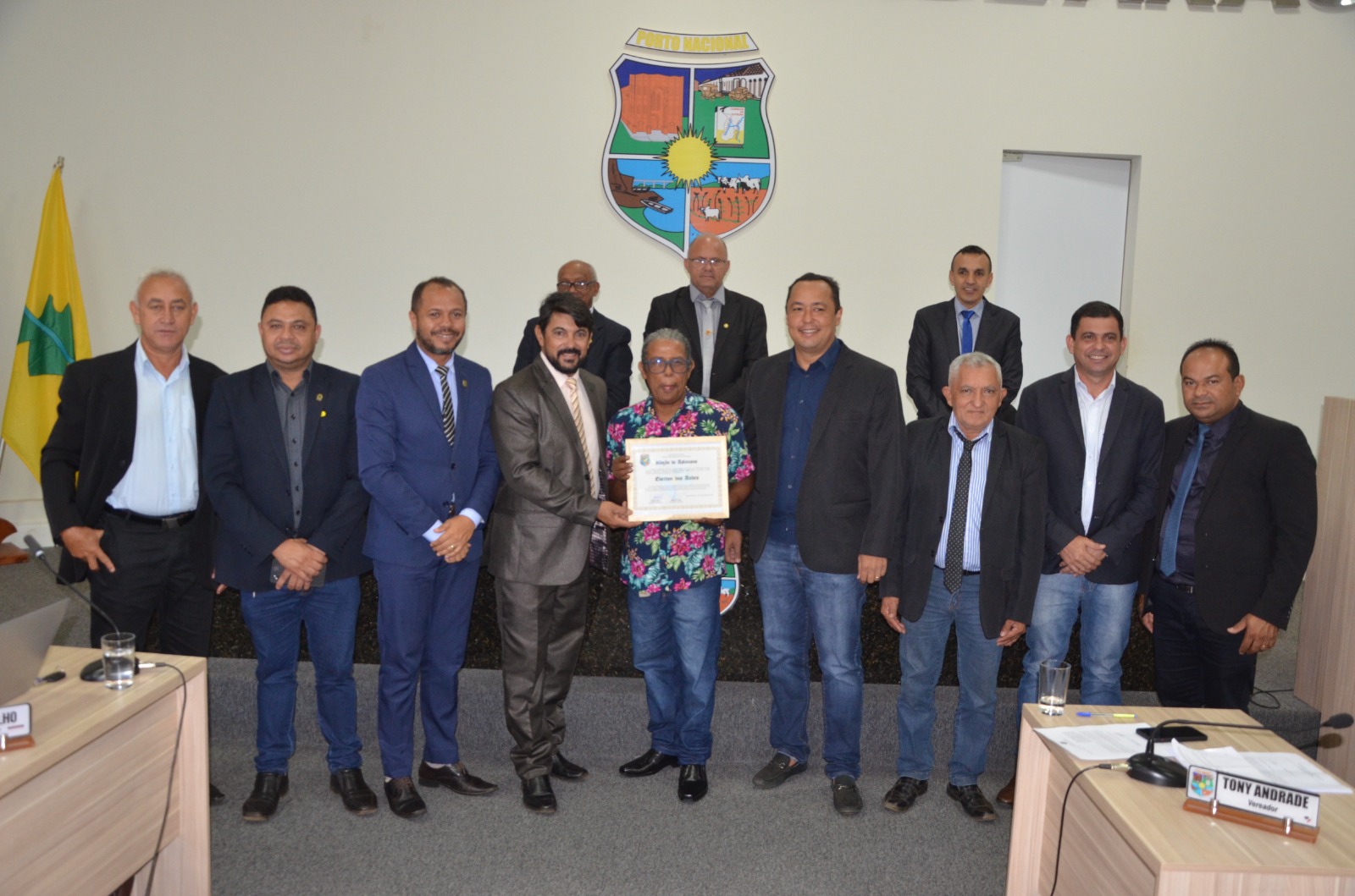 Câmara Municipal homenageia músico Everton dos Andes com entrega de moção de aplausos e ao empresário Ariston “Penta”