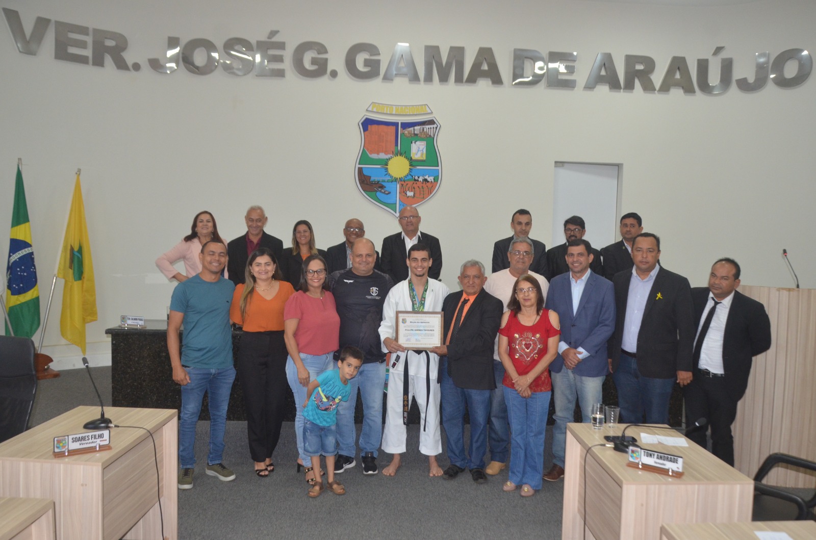 Câmara Municipal presta homenagem ao jovem carateca Fillipe Tavares e ao Mestre João Batista Matos 