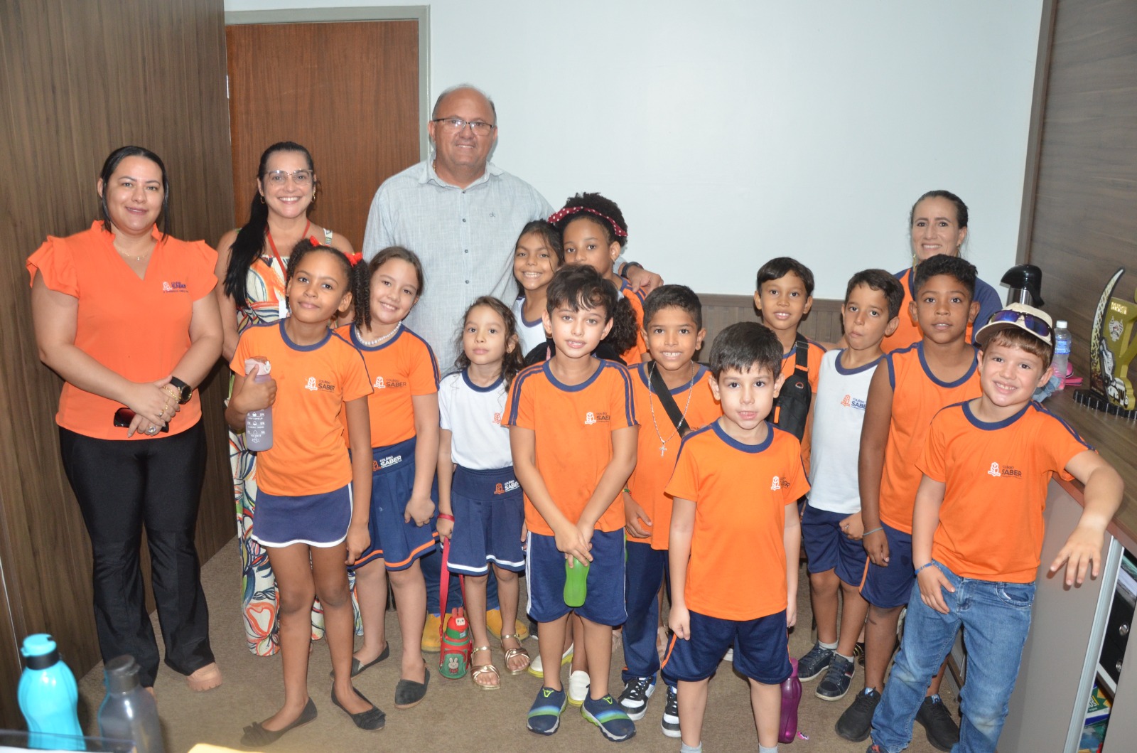 Presidente da Câmara, Vereador Charles Sousa recebe visita especial dos alunos do Colégio Saber de Porto Nacional 